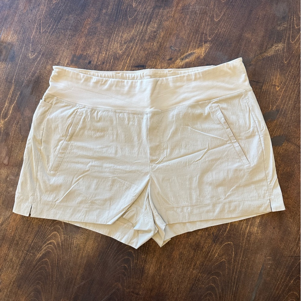 Trekkie North Short, bone, 16 ⛰️